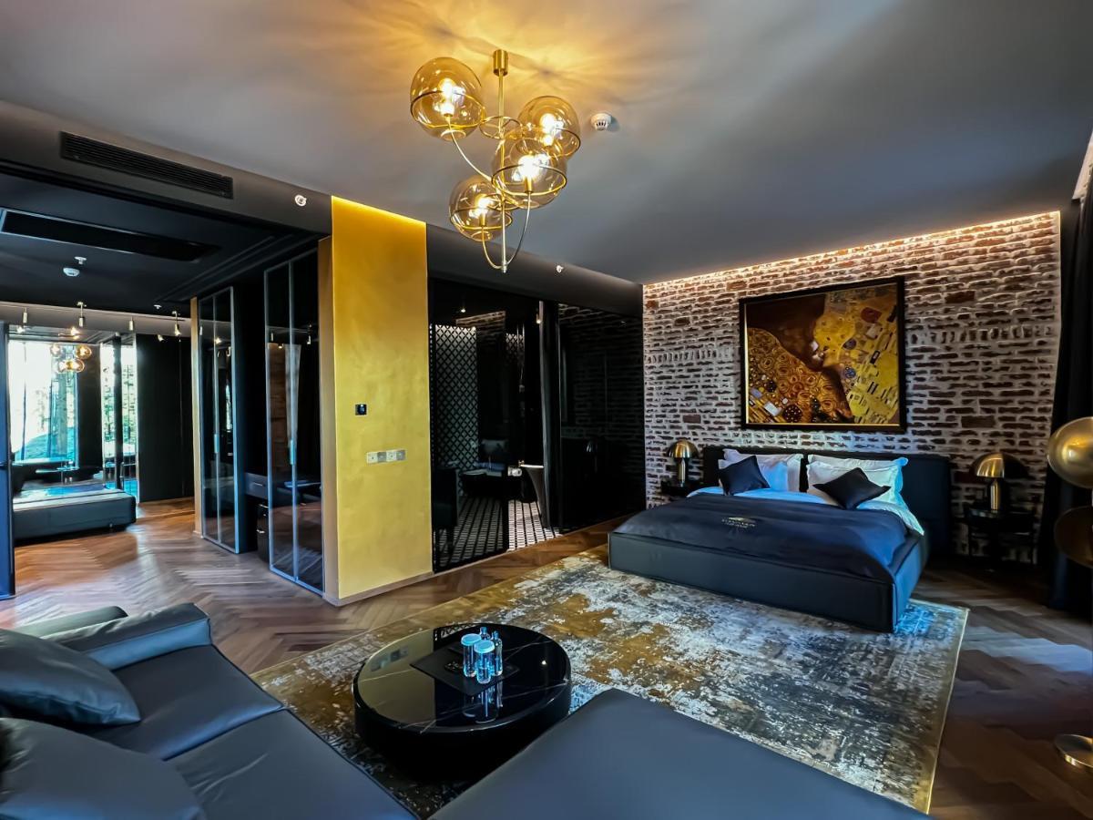 Готель Mandarin Club House Батумі Екстер'єр фото